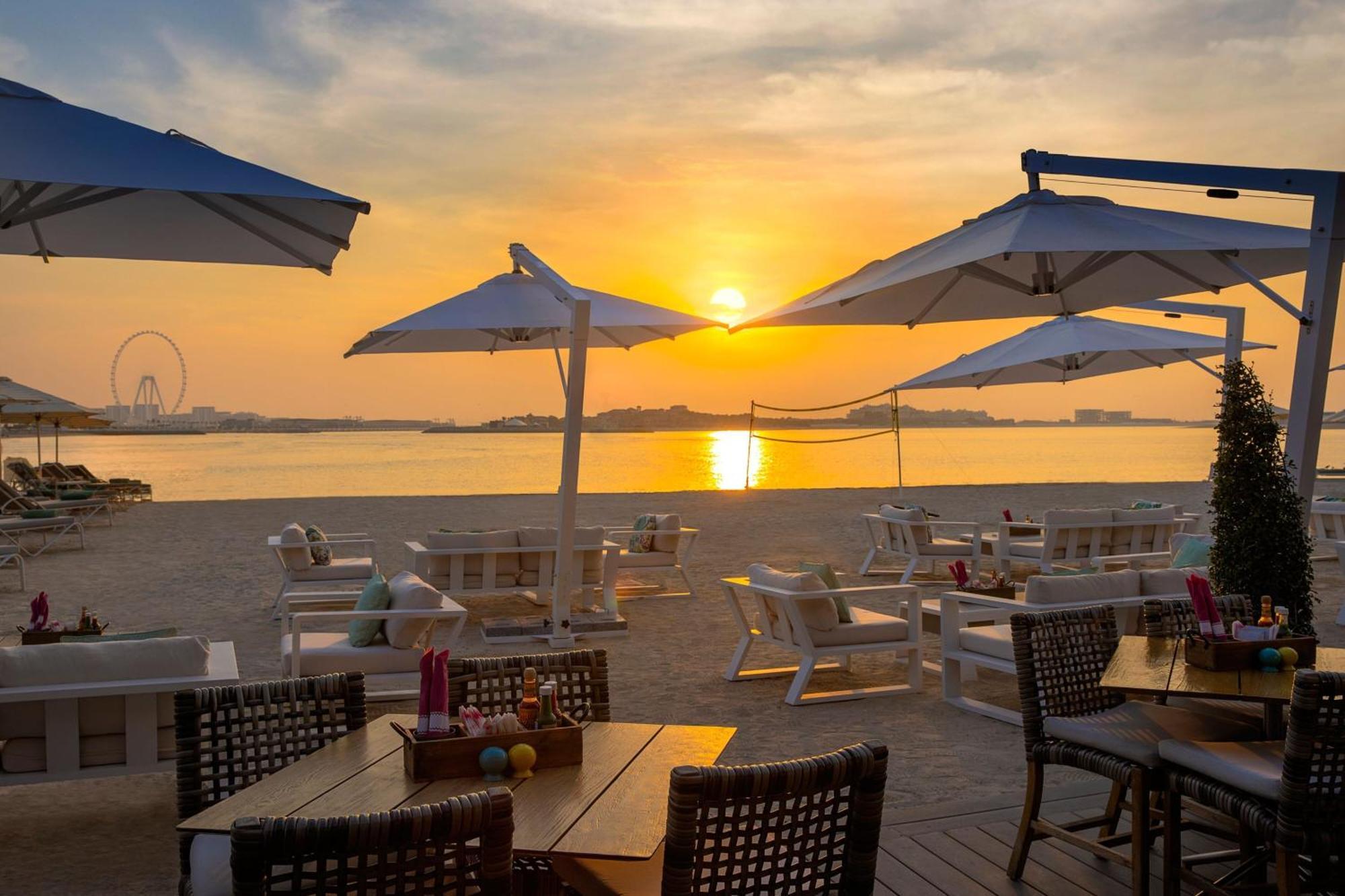 Marriott Resort Palm Jumeirah, Dubaj Exteriér fotografie Sunset at the beach