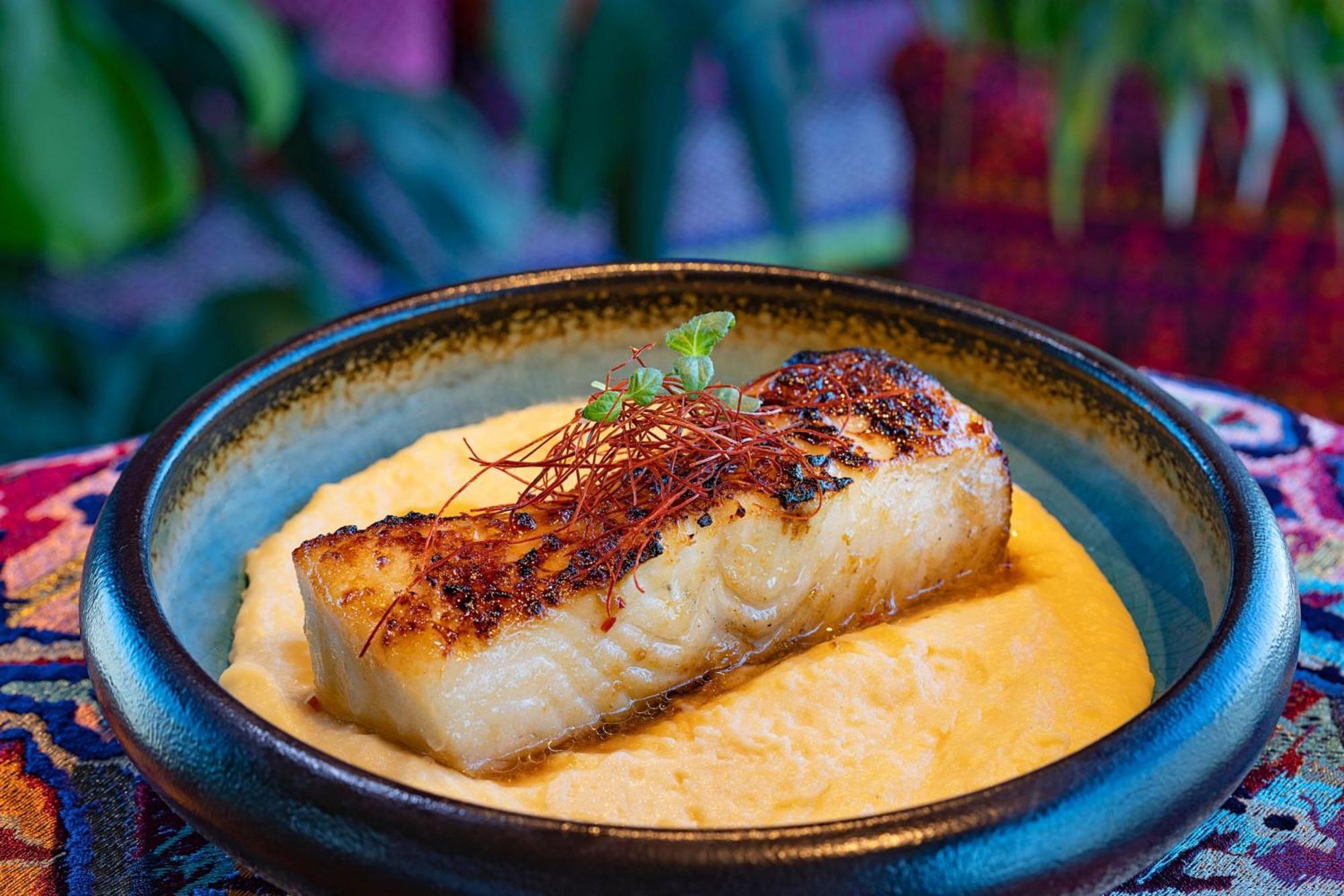 Marriott Resort Palm Jumeirah, Dubaj Exteriér fotografie A dish of halibut